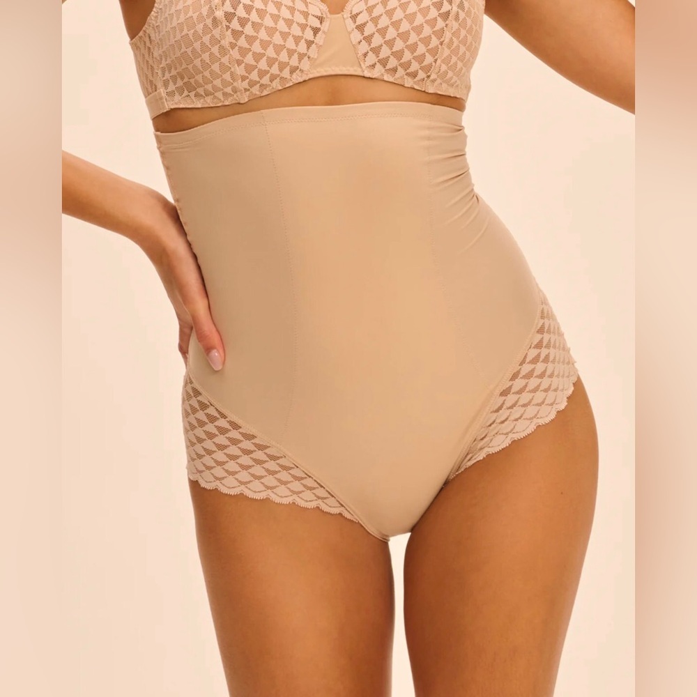 SIMONE PERELE High-Waist Shaping Briefs - Peau Rose / Nude Sz: 4 / Large